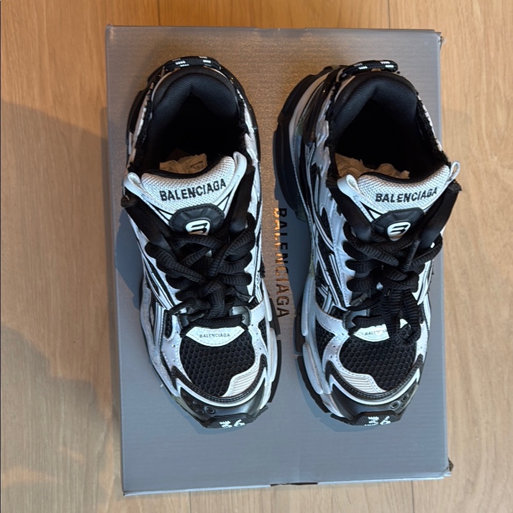 Balenciaga Runner Sneakers - Black and White size 36 - Worn TWO TIMES - Picture 5 of 6